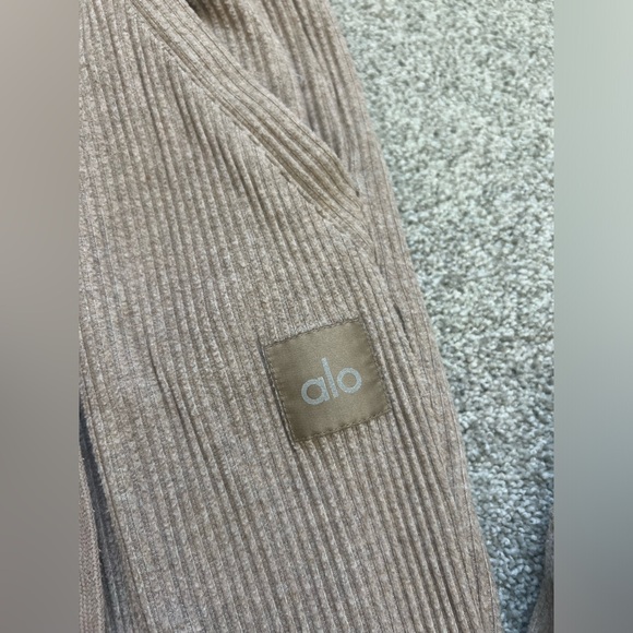 ALO Muse + Jogger Set (gravel heather) - Picture 8 of 8